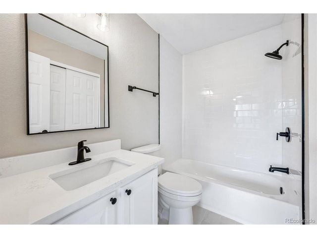 3801 S Malaya Ct, Aurora, CO 80013