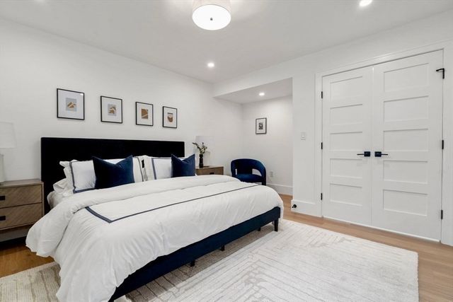 71 Cloverdale 1, Newton, MA 02461