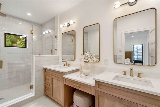 71 Cloverdale 1, Newton, MA 02461