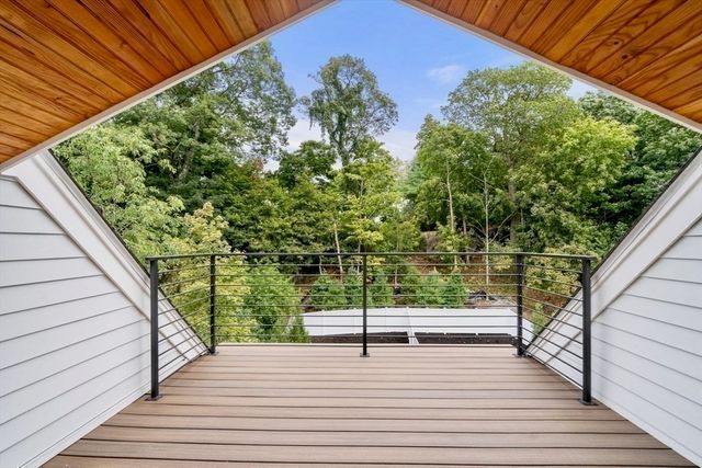 71 Cloverdale 1, Newton, MA 02461