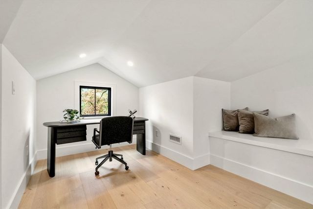 71 Cloverdale 1, Newton, MA 02461