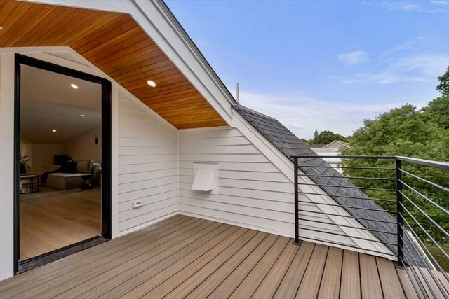 71 Cloverdale 1, Newton, MA 02461