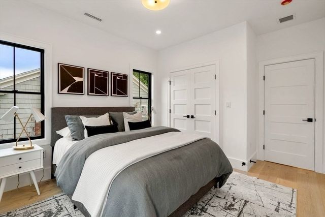 71 Cloverdale 1, Newton, MA 02461