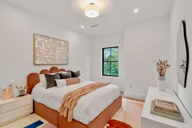 71 Cloverdale 1, Newton, MA 02461