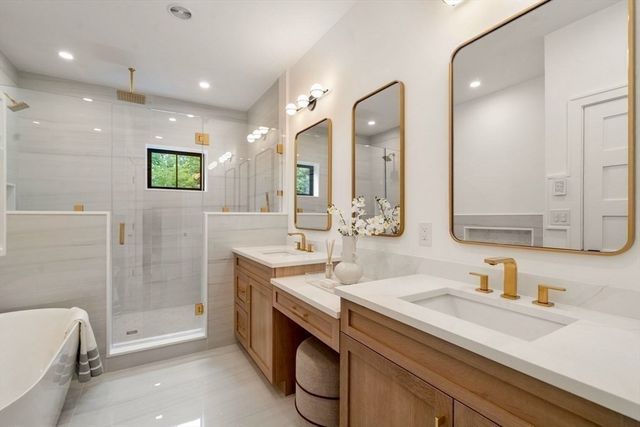 71 Cloverdale 1, Newton, MA 02461