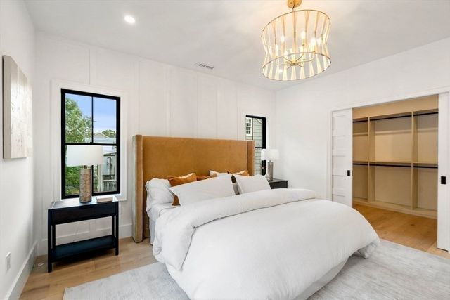 71 Cloverdale 1, Newton, MA 02461