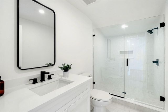 71 Cloverdale 1, Newton, MA 02461