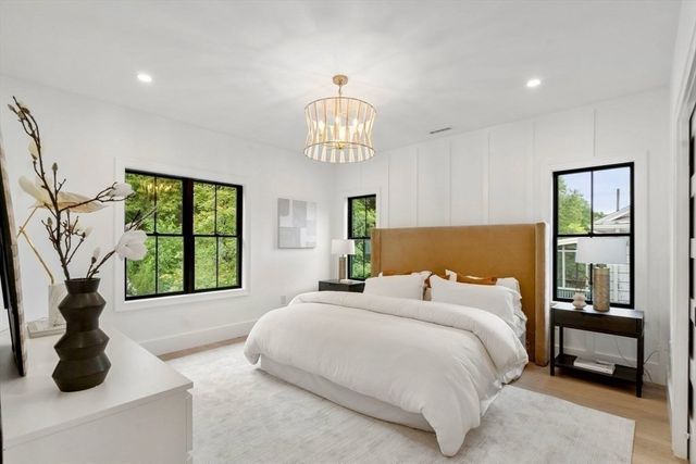 71 Cloverdale 1, Newton, MA 02461