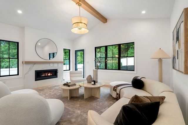 71 Cloverdale 1, Newton, MA 02461