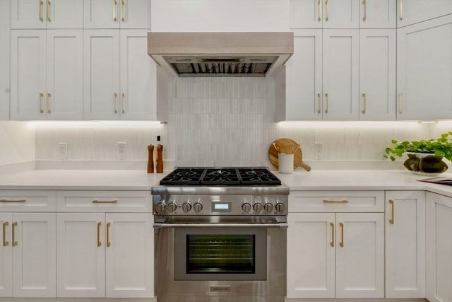 71 Cloverdale 1, Newton, MA 02461