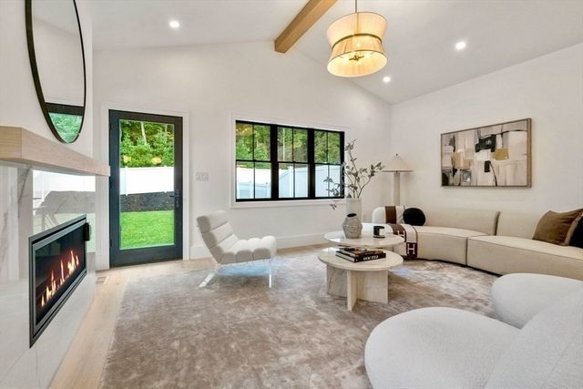 71 Cloverdale 1, Newton, MA 02461