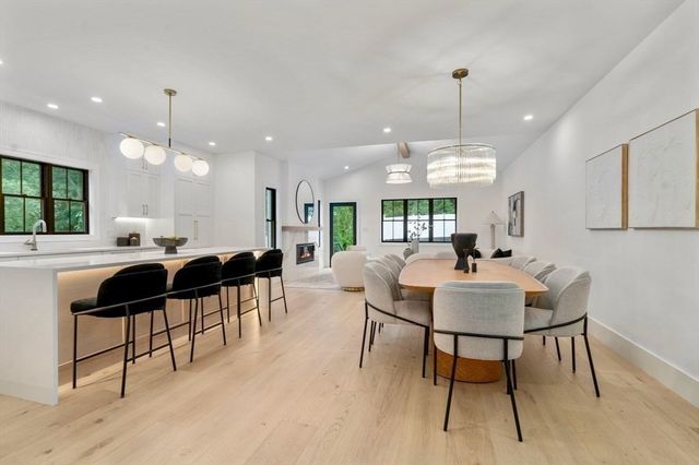 71 Cloverdale 1, Newton, MA 02461