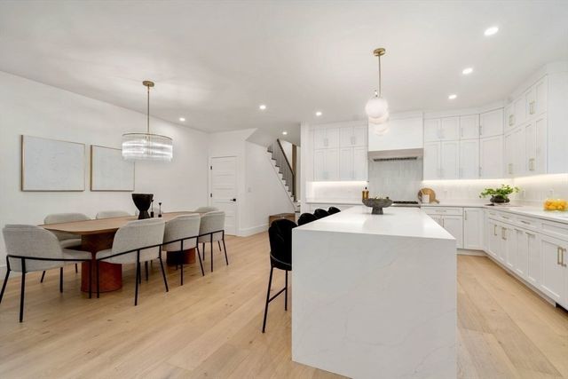 71 Cloverdale 1, Newton, MA 02461