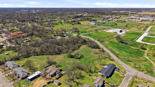 1700 Agnew Street, Bonham, TX 75418