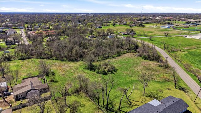 1700 Agnew Street, Bonham, TX 75418