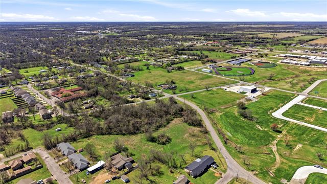 1700 Agnew Street, Bonham, TX 75418