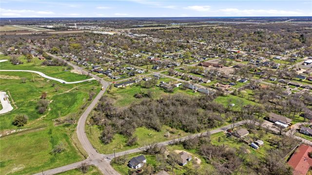 1700 Agnew Street, Bonham, TX 75418