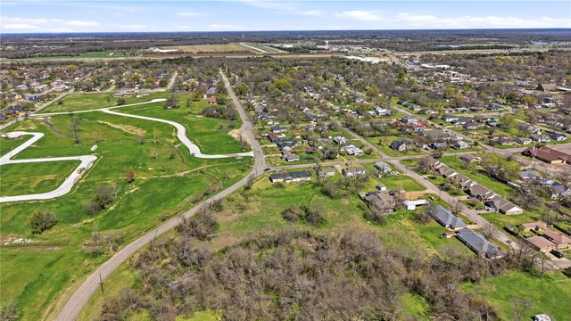 1700 Agnew Street, Bonham, TX 75418