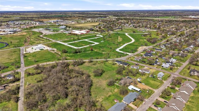 1700 Agnew Street, Bonham, TX 75418