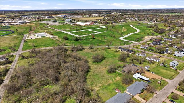 1700 Agnew Street, Bonham, TX 75418