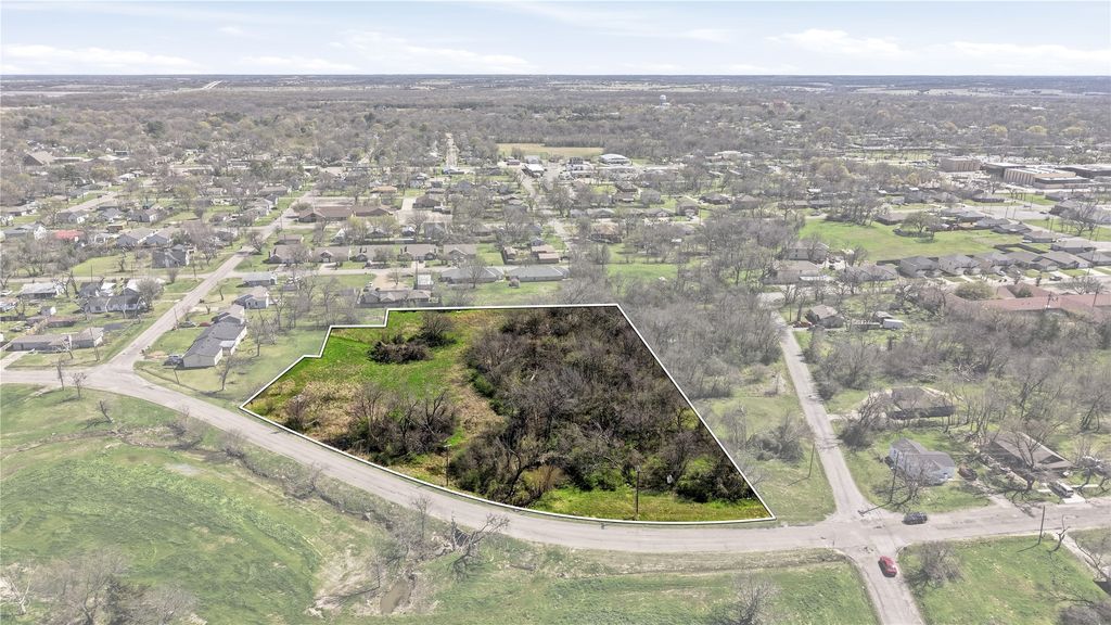 1700 Agnew Street, Bonham, TX 75418