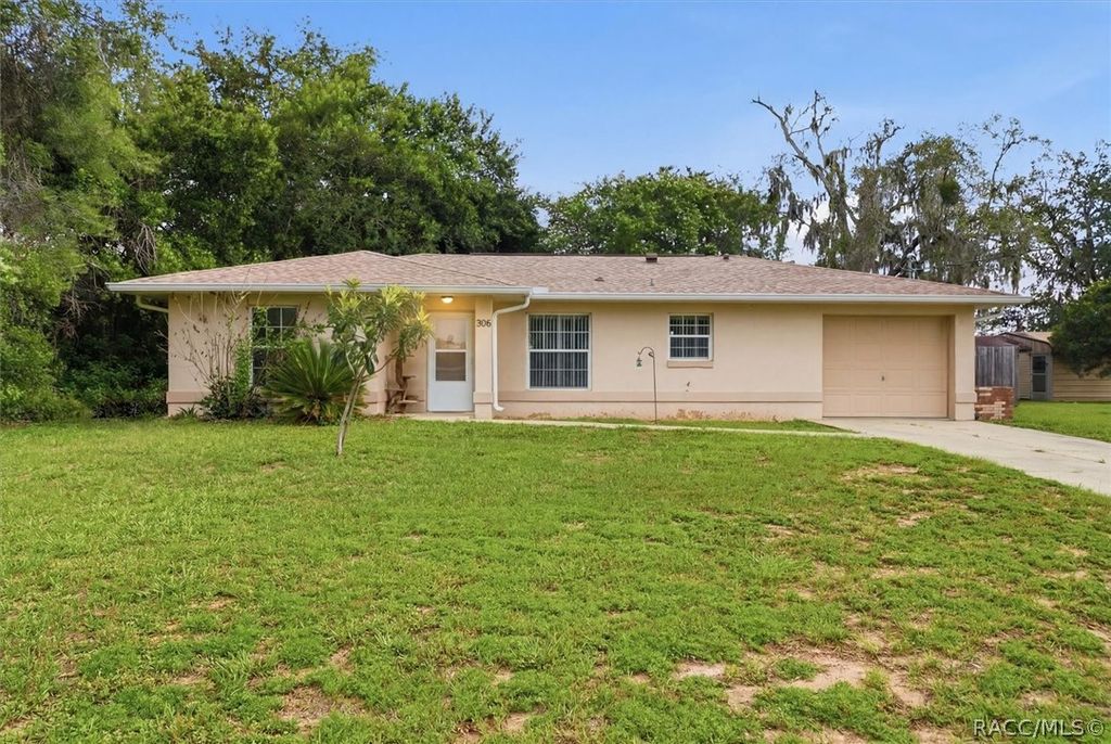 906 Oak Street, Inverness, FL 34452