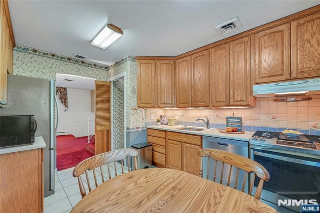 15 Windsor Court, Norwood, NJ 07648