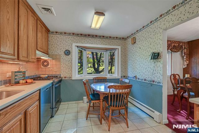 15 Windsor Court, Norwood, NJ 07648