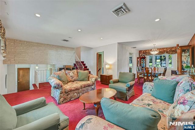 15 Windsor Court, Norwood, NJ 07648