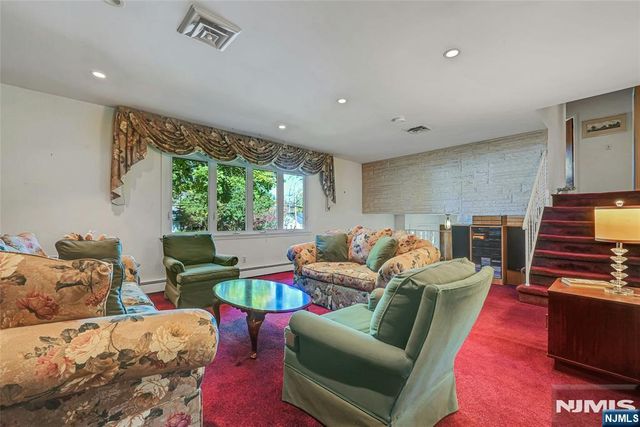 15 Windsor Court, Norwood, NJ 07648