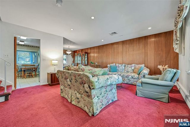 15 Windsor Court, Norwood, NJ 07648