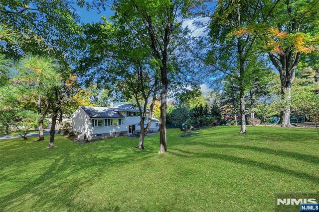 15 Windsor Court, Norwood, NJ 07648
