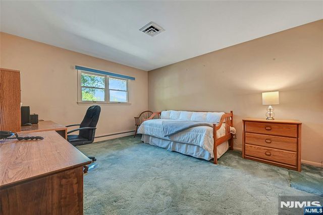 15 Windsor Court, Norwood, NJ 07648