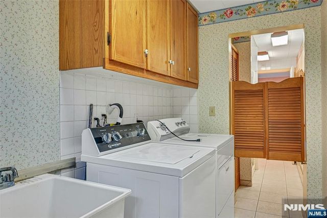 15 Windsor Court, Norwood, NJ 07648