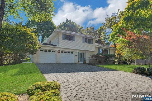 15 Windsor Court, Norwood, NJ 07648