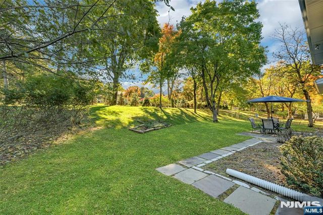 15 Windsor Court, Norwood, NJ 07648