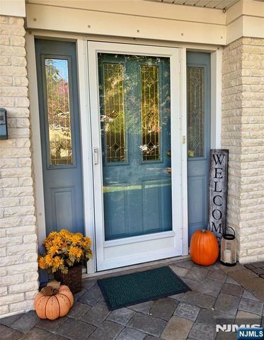 15 Windsor Court, Norwood, NJ 07648