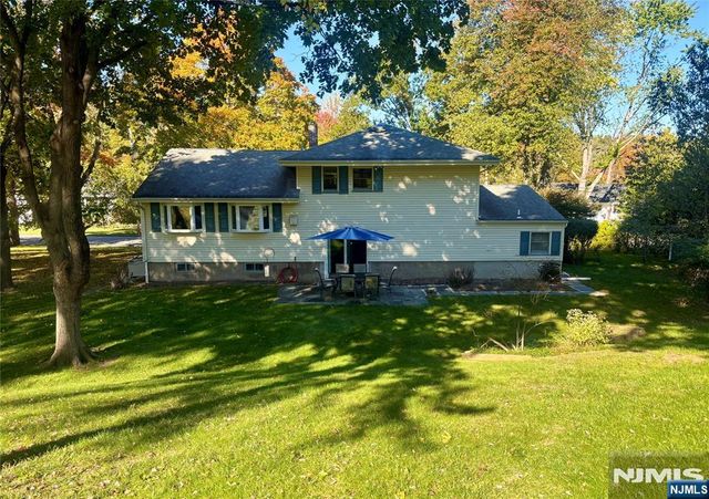 15 Windsor Court, Norwood, NJ 07648