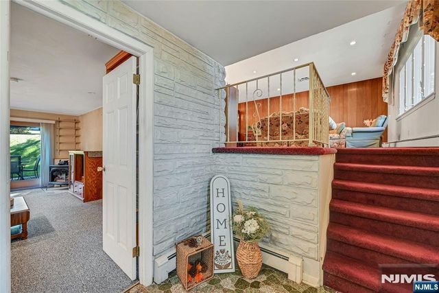 15 Windsor Court, Norwood, NJ 07648