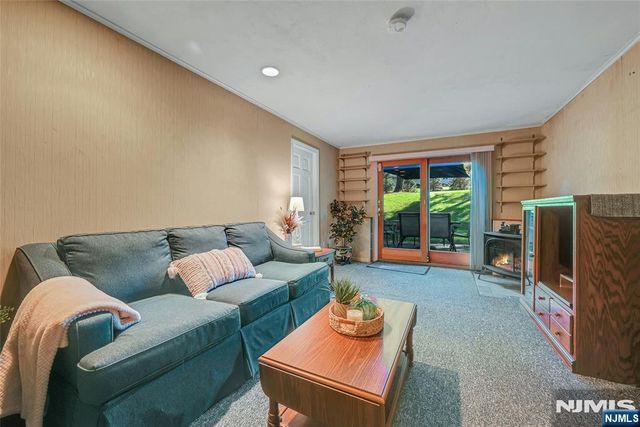 15 Windsor Court, Norwood, NJ 07648
