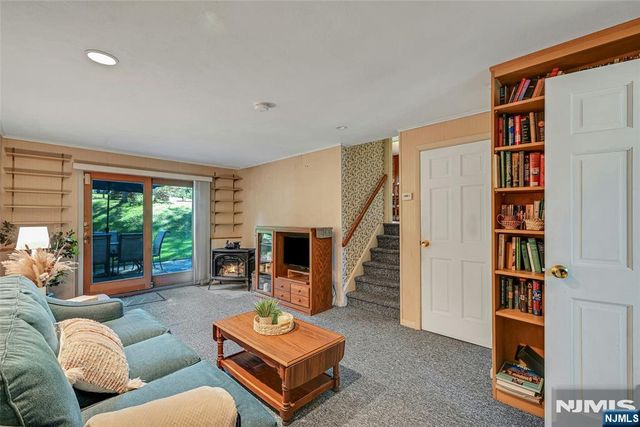 15 Windsor Court, Norwood, NJ 07648