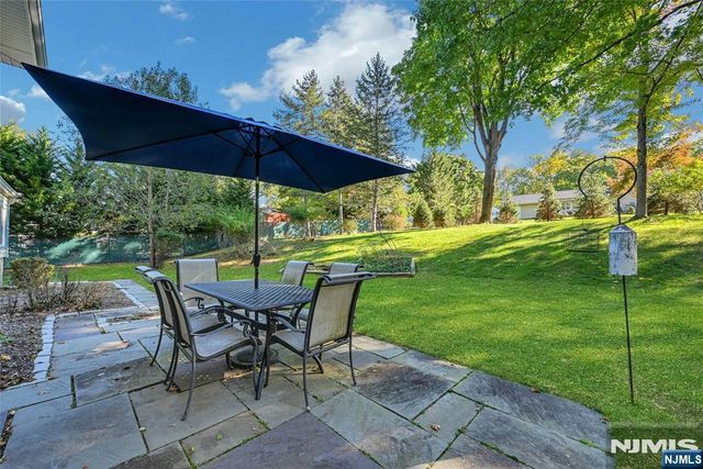 15 Windsor Court, Norwood, NJ 07648