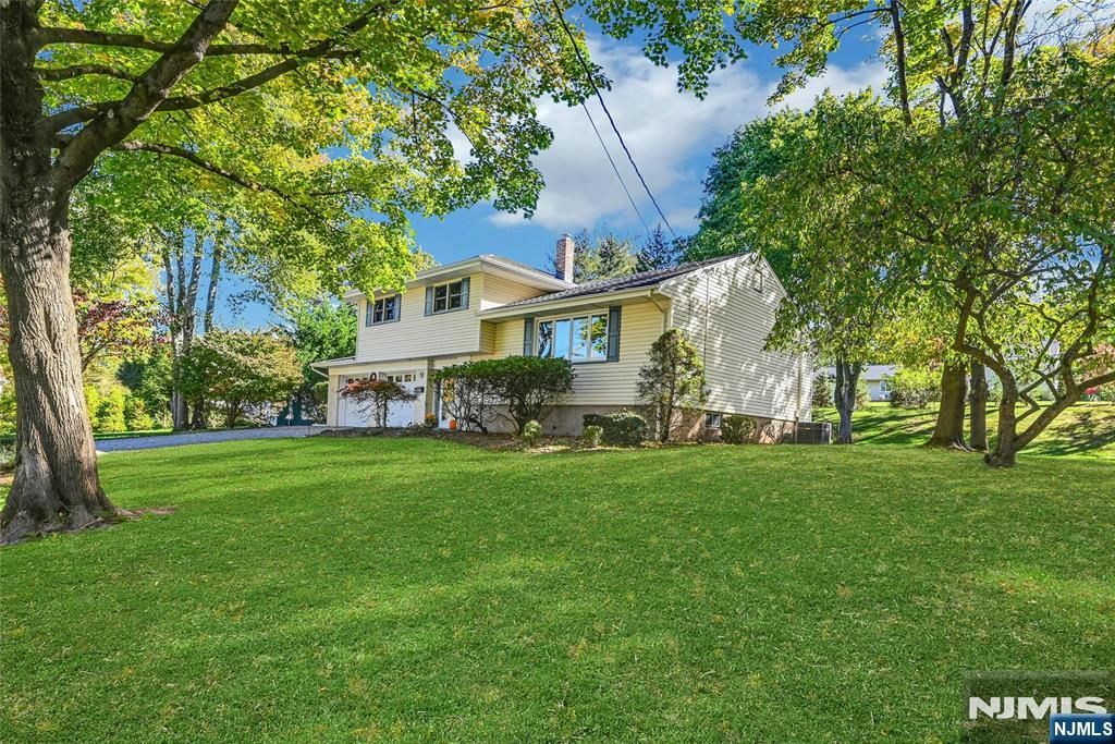 15 Windsor Court, Norwood, NJ 07648