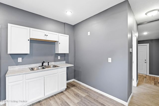 2329 W Lee St, Louisville, KY 40210