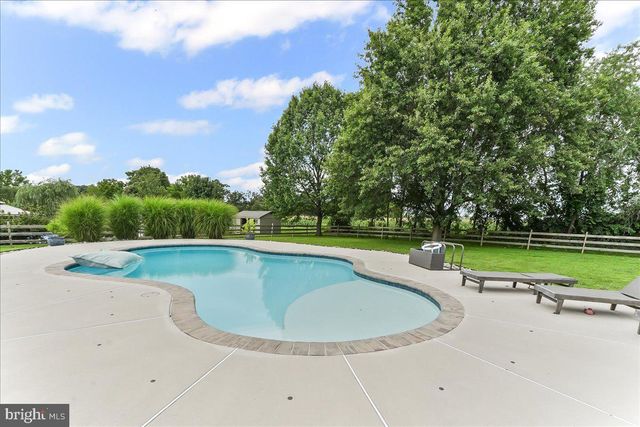 237 COUNTRY DR, Oxford, PA 19363