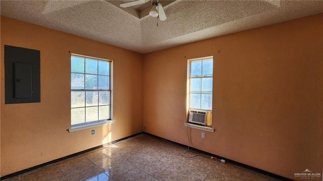 1910 N Oak Street, Alton, TX 78573