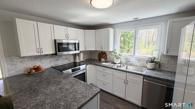 29 Heather Lane, Granby, CT 06060