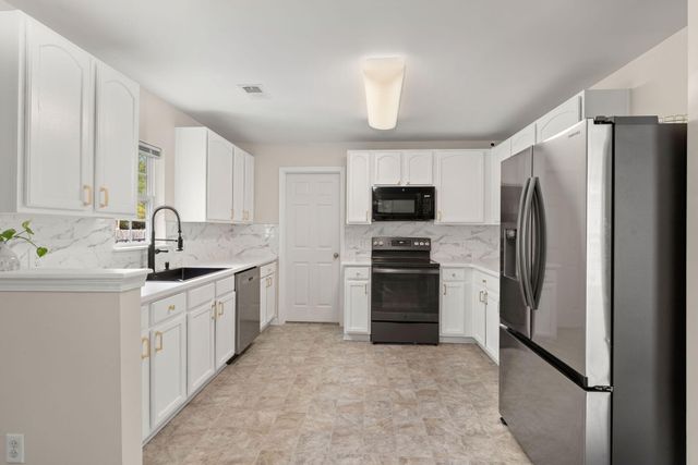 212 Avonshire Drive, Summerville, SC 29483