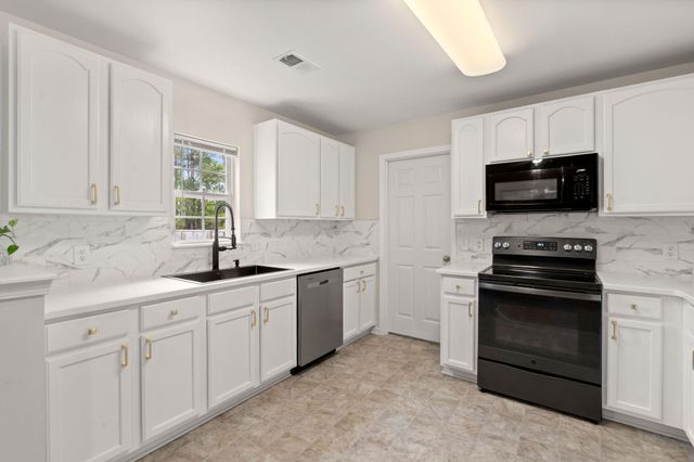 212 Avonshire Drive, Summerville, SC 29483