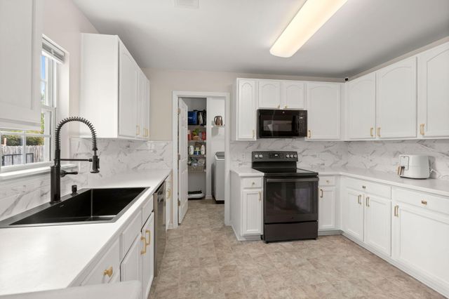 212 Avonshire Drive, Summerville, SC 29483